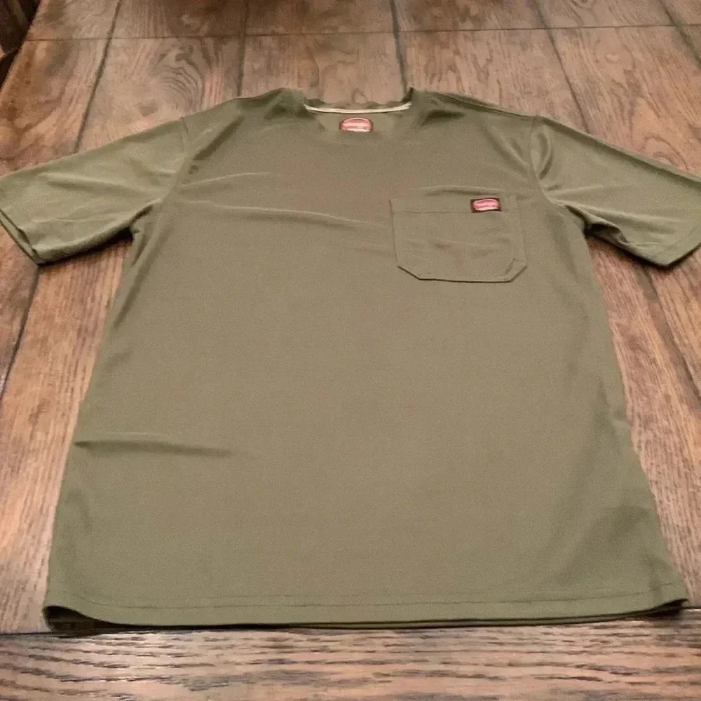 Men’s wrangler workwear shirt, size S Excellent condition, like new.